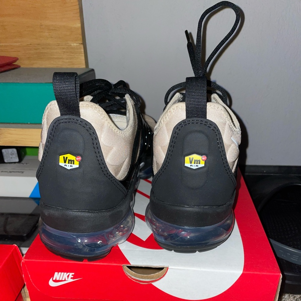 bought for 220 asking for 190, want a white pair instead is why i’m selling.